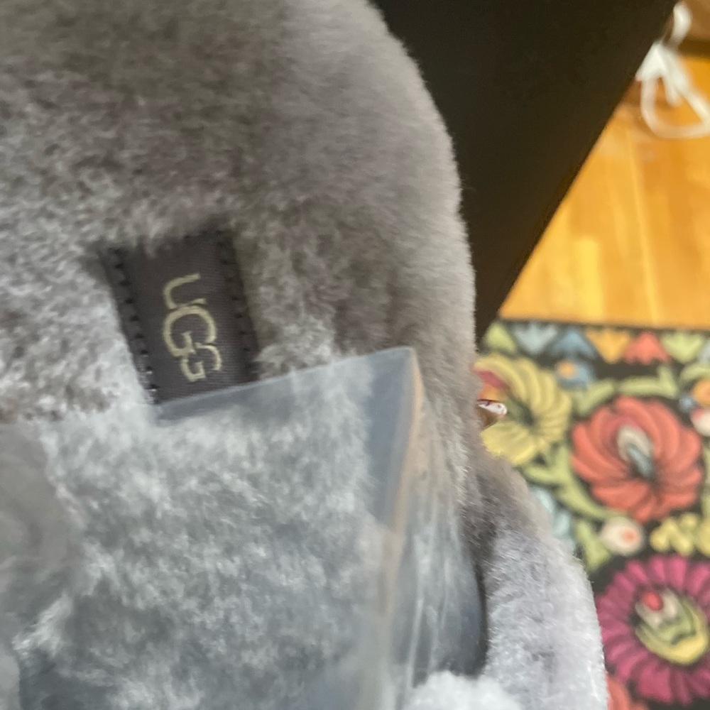 UGG fluff it metal comfort fluff slippers - Picture 4 of 9